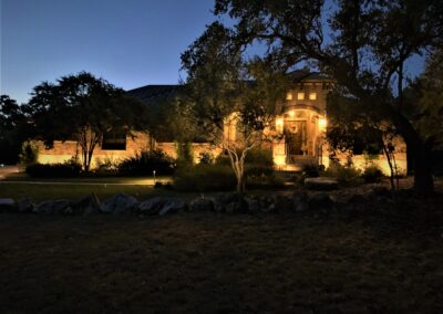 custom home landscape lighting